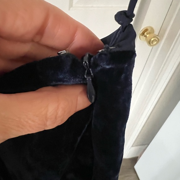 •Alice+Olivia• Craven One Shoulder Velvet Top Size Small - Picture 6 of 6